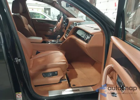 2019 Bentley Bentayga V8 z USA, uszkodzony, nr VIN SJAAM2ZV7KC025290